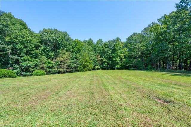 185 Marlin Boulevard, Mount Airy, NC 27030