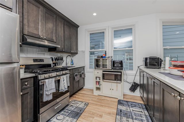 376 Hawthorne Avenue, Yonkers, NY 10705