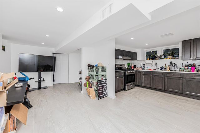 376 Hawthorne Avenue, Yonkers, NY 10705