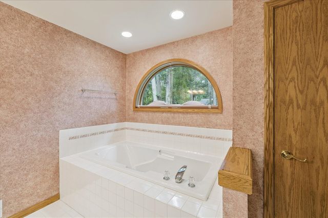 2611 Walden Woods Court, Midland, MI 48640