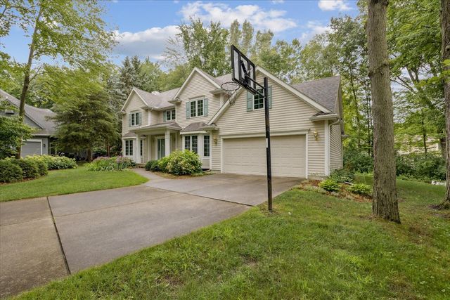 2611 Walden Woods Court, Midland, MI 48640