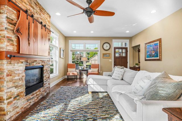 N20 W29987 W Glen Cove ROAD, Pewaukee, WI 53072