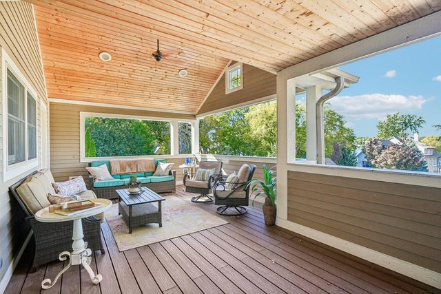 N20 W29987 W Glen Cove ROAD, Pewaukee, WI 53072