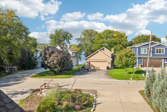 N20 W29987 W Glen Cove ROAD, Pewaukee, WI 53072