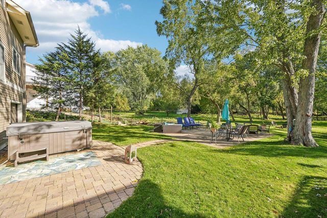 N20 W29987 W Glen Cove ROAD, Pewaukee, WI 53072
