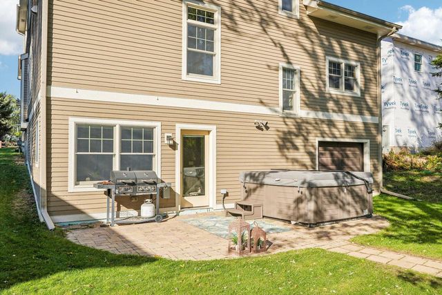 N20 W29987 W Glen Cove ROAD, Pewaukee, WI 53072