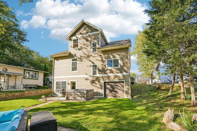 N20 W29987 W Glen Cove ROAD, Pewaukee, WI 53072