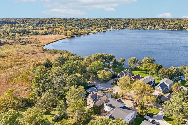 N20 W29987 W Glen Cove ROAD, Pewaukee, WI 53072