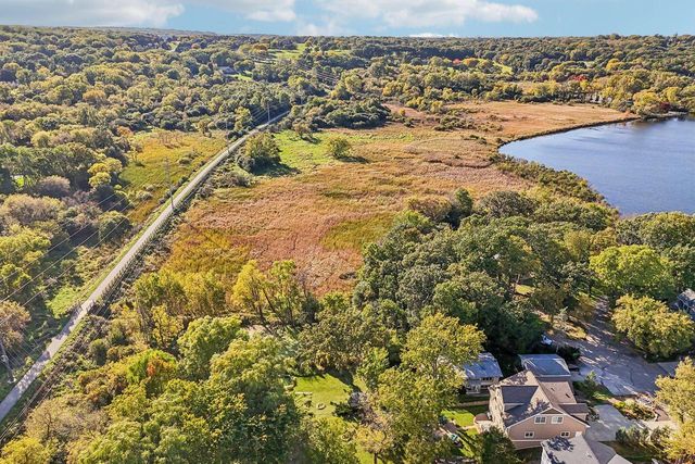 N20 W29987 W Glen Cove ROAD, Pewaukee, WI 53072