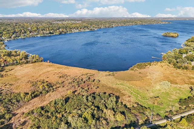 N20 W29987 W Glen Cove ROAD, Pewaukee, WI 53072