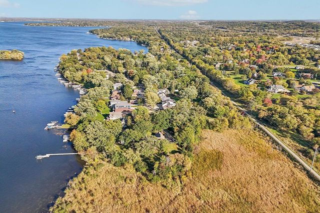N20 W29987 W Glen Cove ROAD, Pewaukee, WI 53072