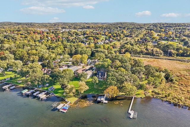 N20 W29987 W Glen Cove ROAD, Pewaukee, WI 53072