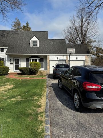 12 Barberry Lane, East Hills, NY 11577