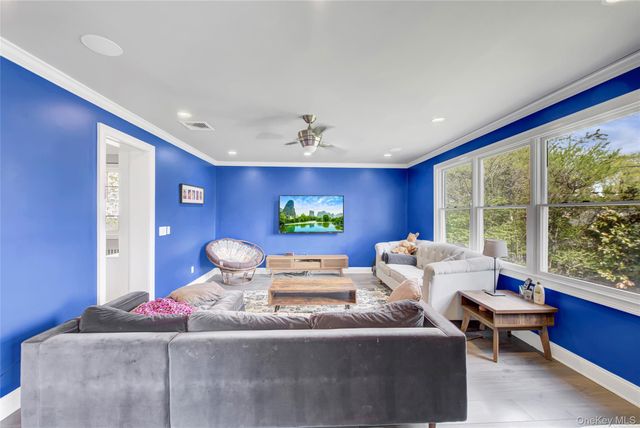 12 Barberry Lane, East Hills, NY 11577