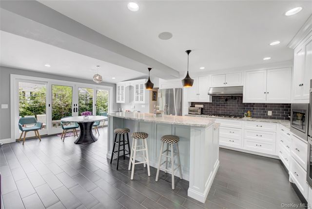 12 Barberry Lane, East Hills, NY 11577
