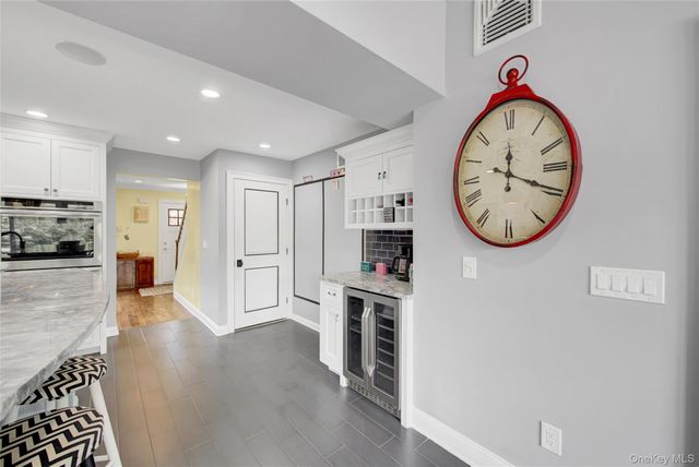 12 Barberry Lane, East Hills, NY 11577