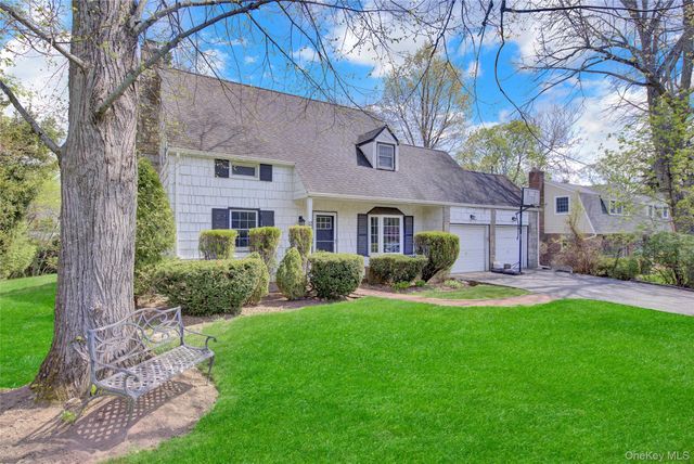 12 Barberry Lane, East Hills, NY 11577