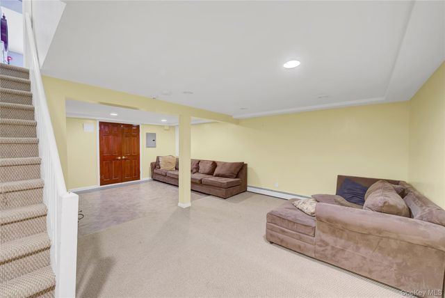 12 Barberry Lane, East Hills, NY 11577