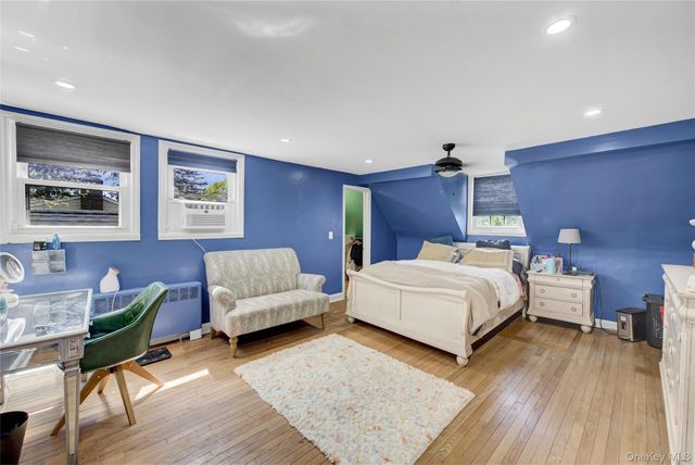 12 Barberry Lane, East Hills, NY 11577