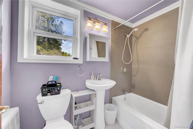 12 Barberry Lane, East Hills, NY 11577
