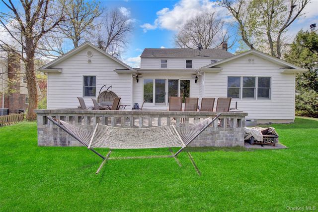 12 Barberry Lane, East Hills, NY 11577