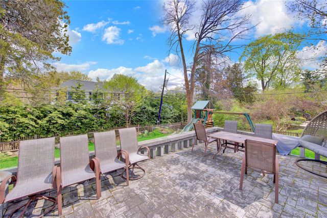 12 Barberry Lane, East Hills, NY 11577