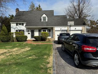 12 Barberry Lane, East Hills, NY 11577