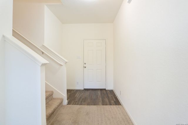 4913 Hallies Garden, St Hedwig, TX 78152