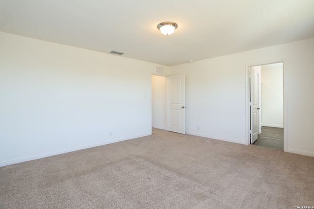 4913 Hallies Garden, St Hedwig, TX 78152