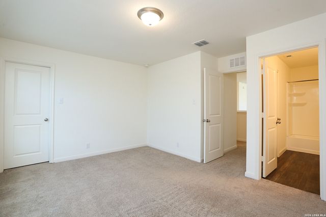 4913 Hallies Garden, St Hedwig, TX 78152