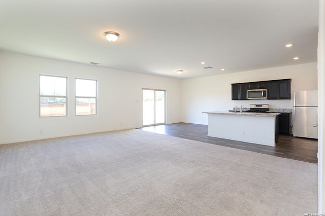 4913 Hallies Garden, St Hedwig, TX 78152