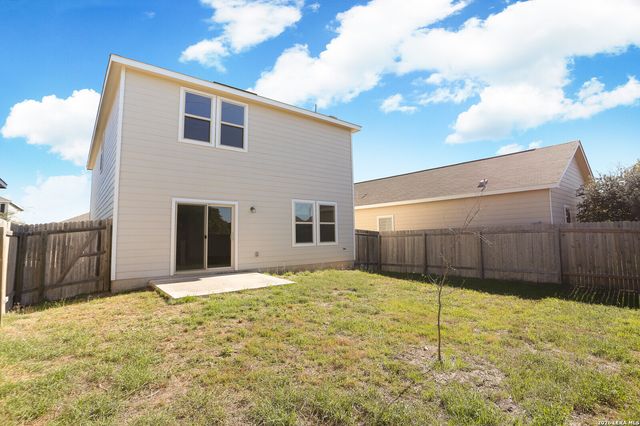 4913 Hallies Garden, St Hedwig, TX 78152