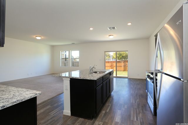 4913 Hallies Garden, St Hedwig, TX 78152