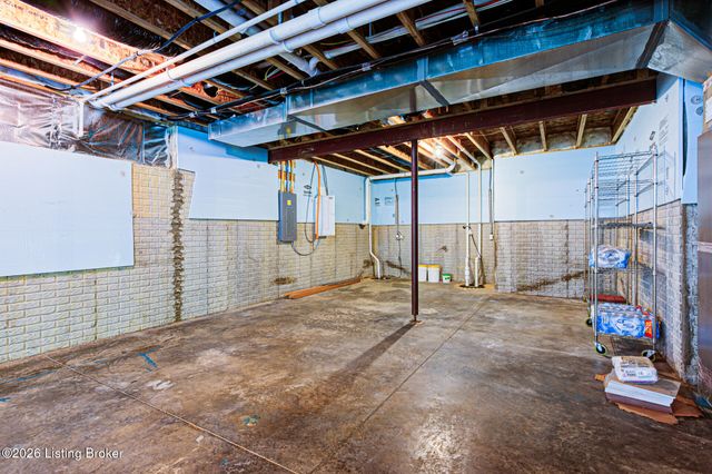 3904 Creek Meadow Dr, La Grange, KY 40031