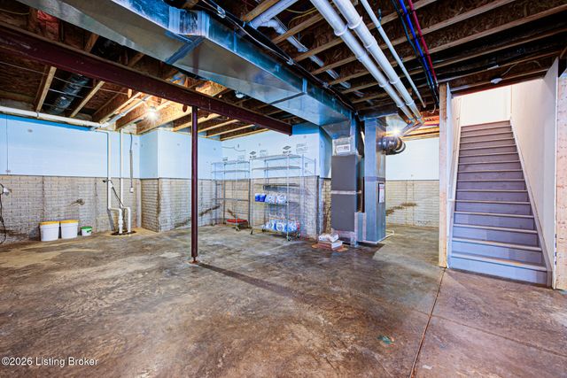 3904 Creek Meadow Dr, La Grange, KY 40031