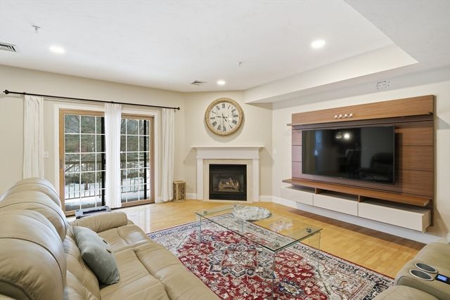 115 Revere St F, Canton, MA 02021