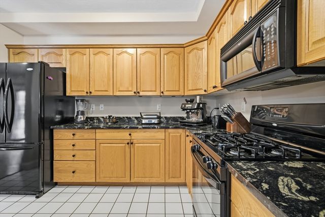 115 Revere St F, Canton, MA 02021