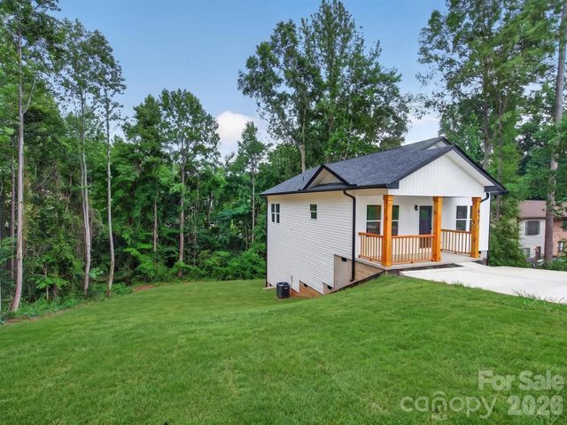 417 8th street Drive SW, Hickory, NC 28602