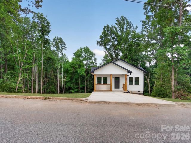 417 8th street Drive SW, Hickory, NC 28602