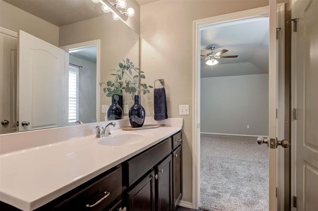 2924 Sunberry Way, Yukon, OK 73099