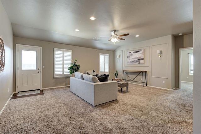 2924 Sunberry Way, Yukon, OK 73099