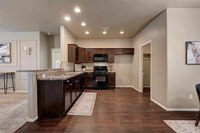 2924 Sunberry Way, Yukon, OK 73099