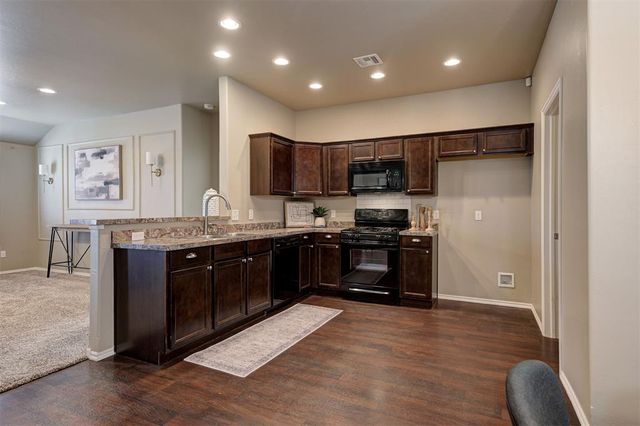 2924 Sunberry Way, Yukon, OK 73099