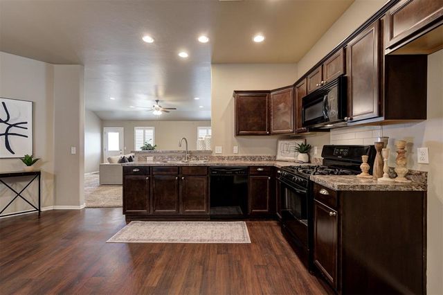 2924 Sunberry Way, Yukon, OK 73099