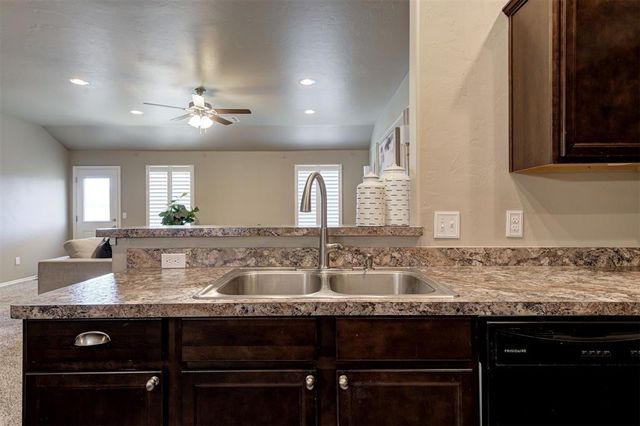 2924 Sunberry Way, Yukon, OK 73099