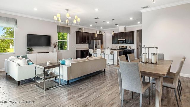 935 Regalia Way NW, Palm Bay, FL 32907