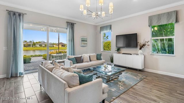 935 Regalia Way NW, Palm Bay, FL 32907