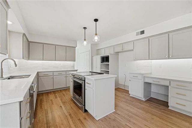 5735 Riley Street, Mission, KS 66202