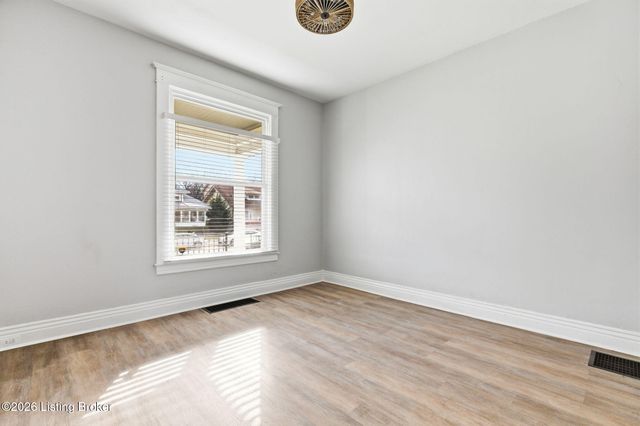 626 S 40th St, Louisville, KY 40211