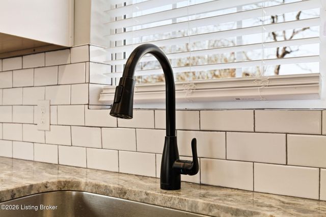 626 S 40th St, Louisville, KY 40211